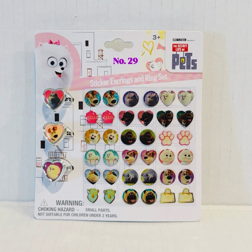 The Secret Life of Pets 18 Sticker Earrings 
• 3 Rings Set